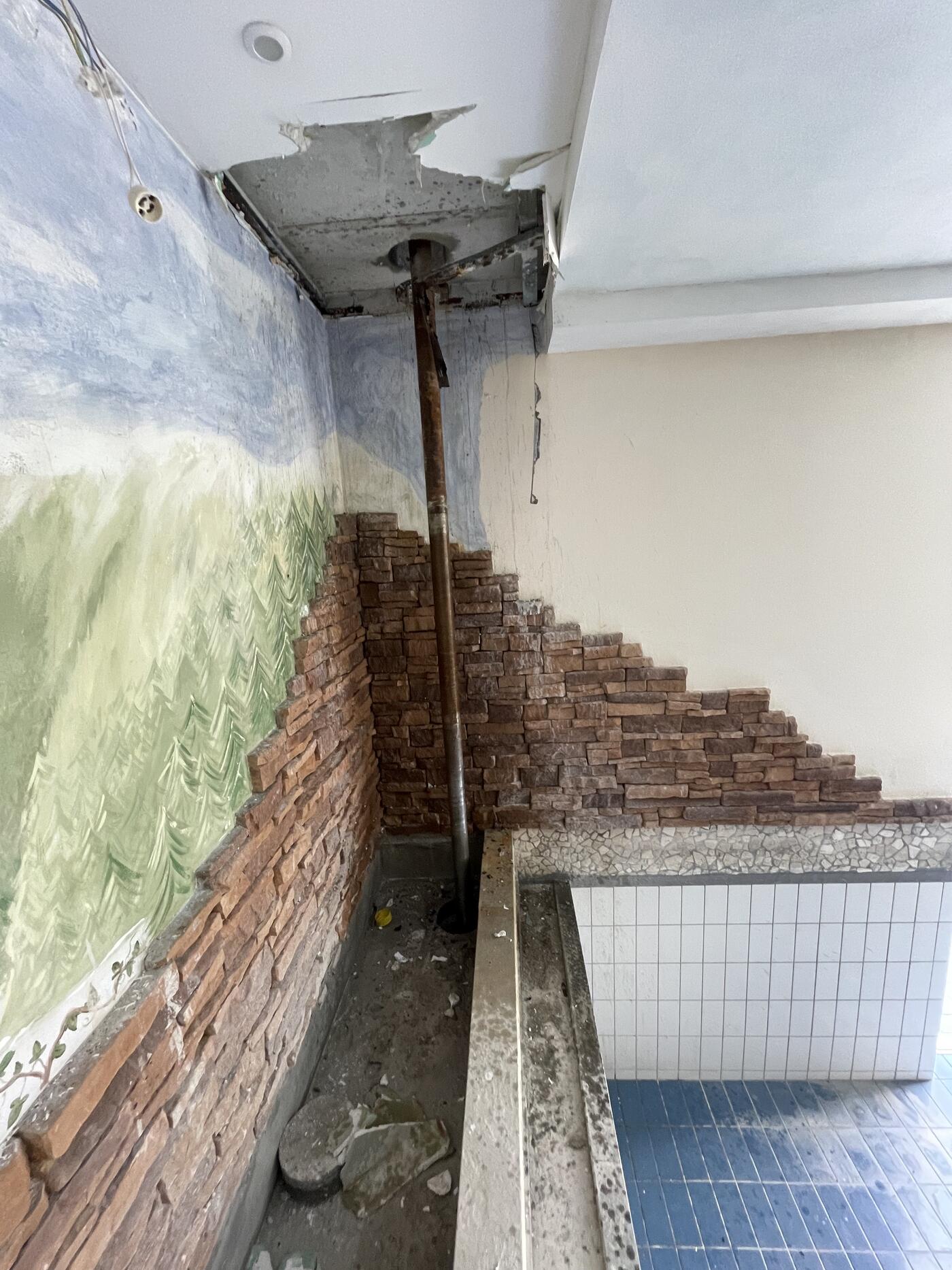 Vom Dach aus hergestellte Soilcrete-Säule